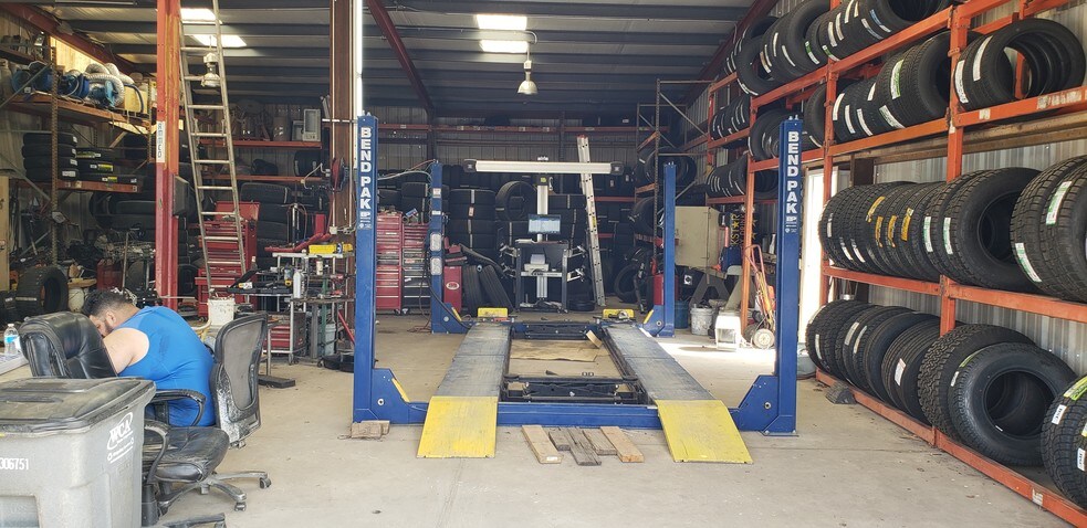 More Photos Of 9024 Eastex Fwy, Houston Auto Repair For Sale
