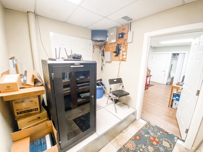 More Photos Of 3643 S Highway 92, Sierra Vista Office For Lease