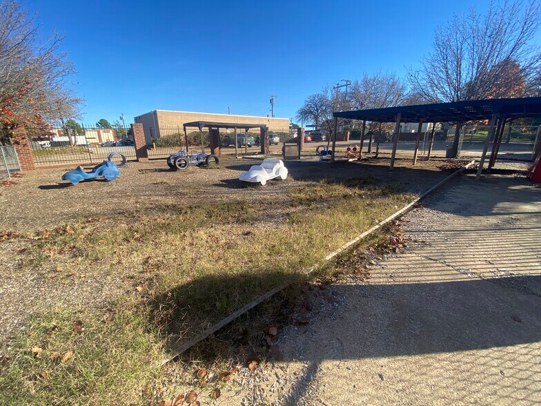 More Photos Of 111 W 5th St, Tyler Loft Creative Space For Sale