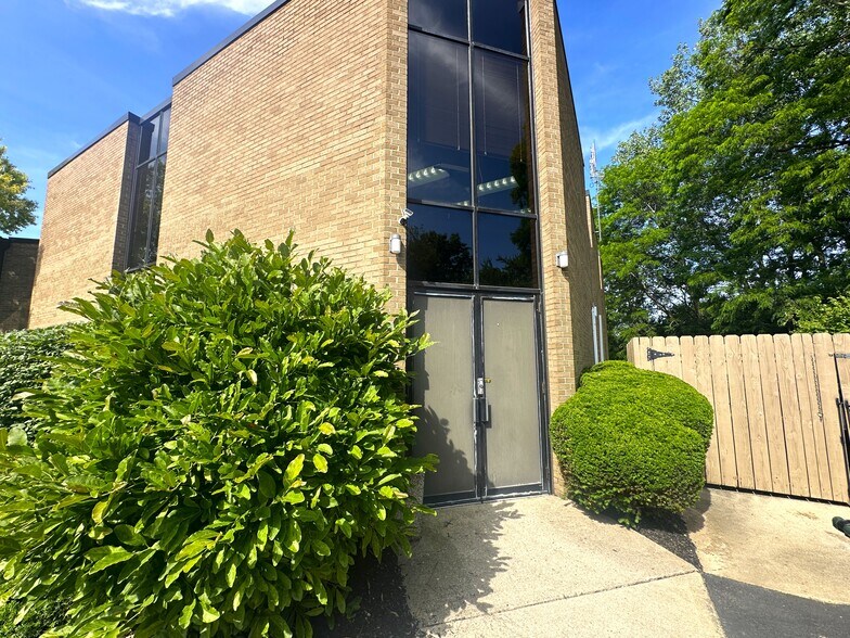 More Photos Of 1195 E Alex-Bell Rd, Centerville Office For Sale