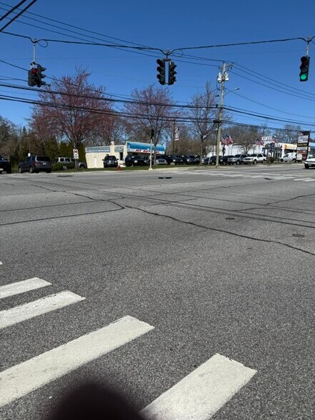 More Photos Of 659 E Jericho Tpke, Huntington Station Auto Dealership For Lease