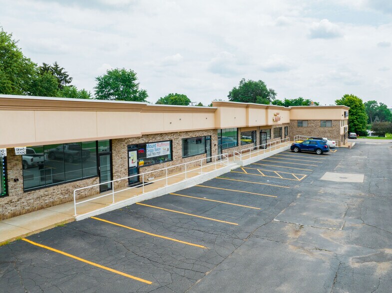 More Photos Of 2611-2661 Lapeer Rd, Lake Orion Unknown For Lease