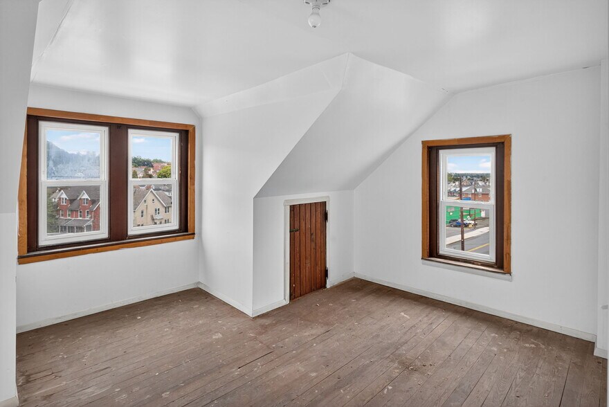 More Photos Of 1106 Broadway, Fountain Hill Office Residential For Sale