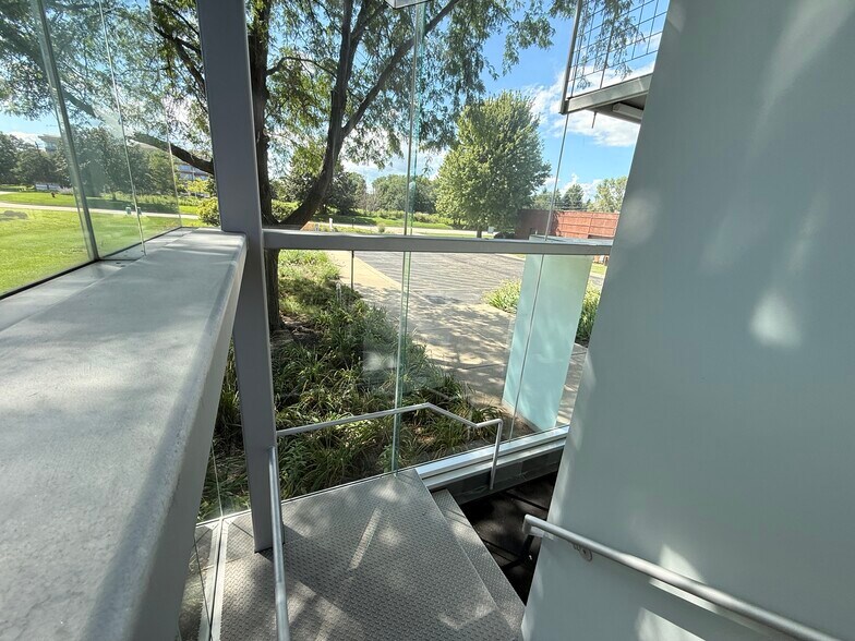 More Photos Of 105 Schelter Rd, Lincolnshire Office For Lease