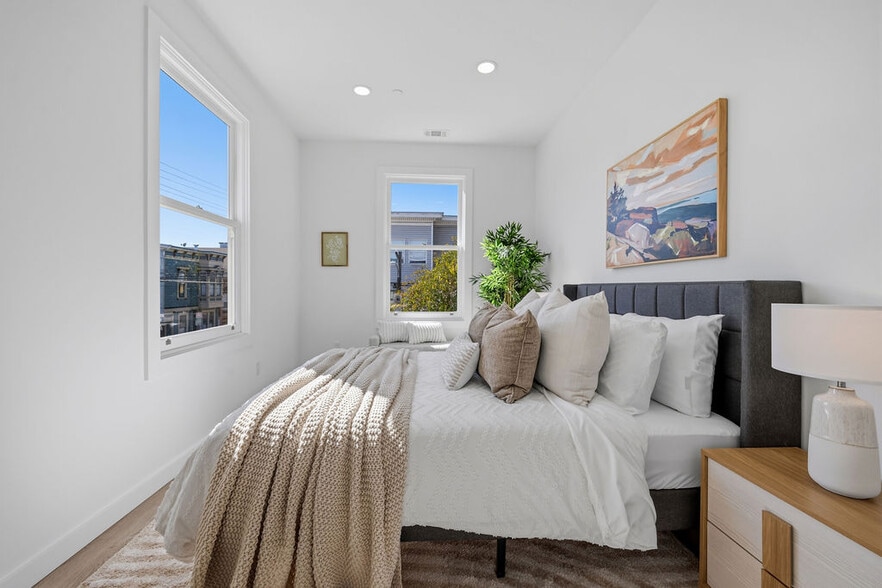 More Photos Of 2730 23rd St, San Francisco Showroom For Sale
