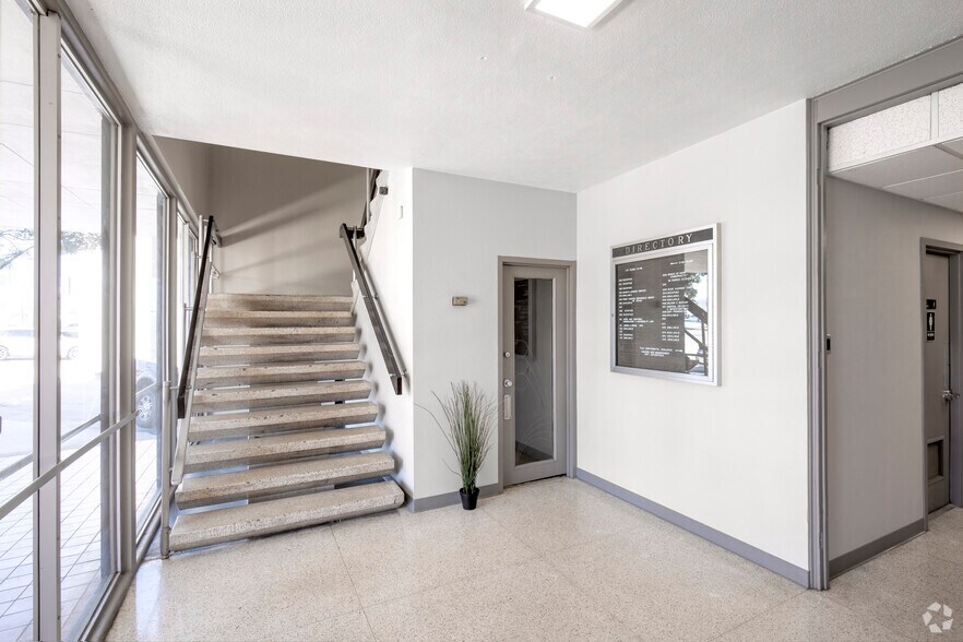 More Photos Of 6836 San Pedro Ave, San Antonio Office For Lease