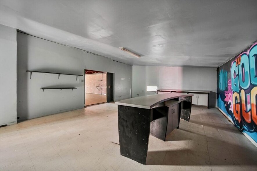 More Photos Of 7629 Harrisburg Blvd, Houston Warehouse For Sale