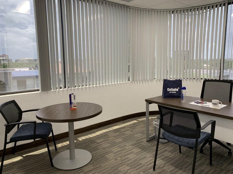 More Photos Of 1900 Glades Rd, Boca Raton Office For Lease