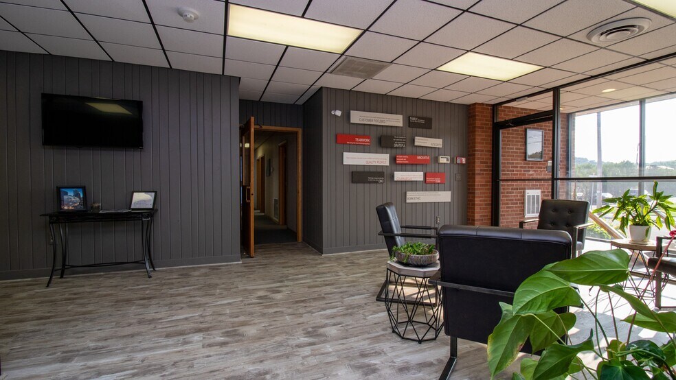 More Photos Of 214 2nd St, Brokaw Loft Creative Space For Sale