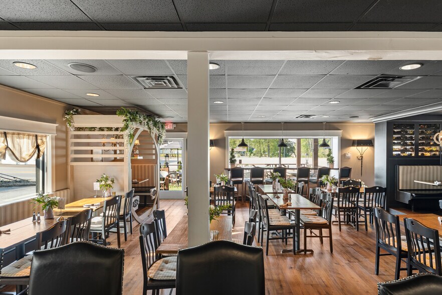 More Photos Of 320 W College St, Pulaski Fast Food For Sale