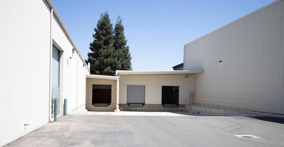 More Photos Of 900 Wakefield Dr, Oakdale Industrial For Sale