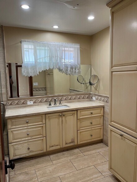 More Photos Of 8927 Sawyer St, Los Angeles Specialty For Sale