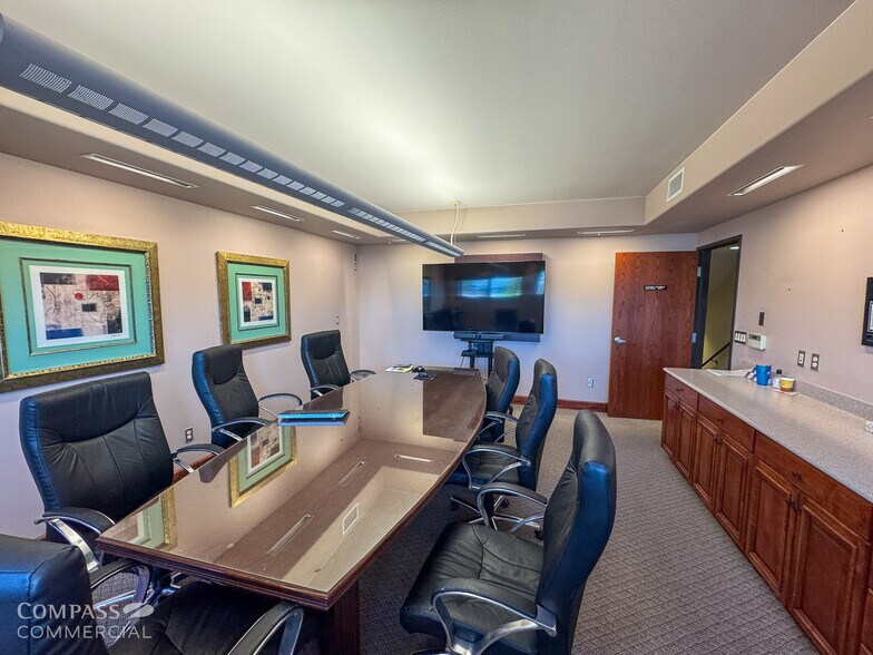 More Photos Of 850 NE 1st St, Bend Service For Lease