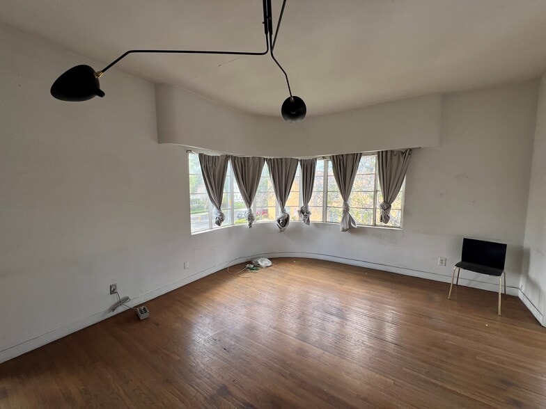 More Photos Of 310 S Crescent Heights Blvd, Los Angeles Apartments For Sale