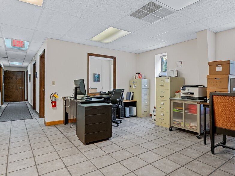 More Photos Of 81 Monticello Rd, Weaverville Showroom For Sale