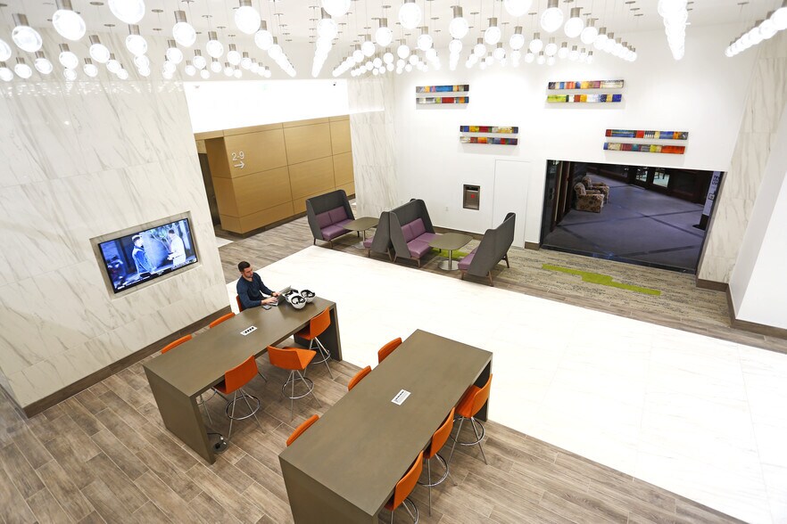 More Photos Of 128 S Tryon St, Charlotte Office For Lease