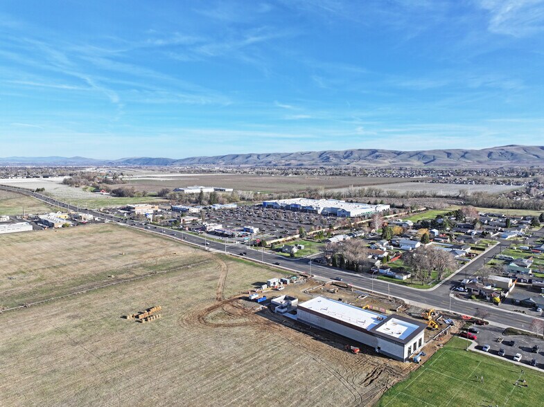 More Photos Of 6905 W Nob Hill Blvd, Yakima Auto Repair For Sale