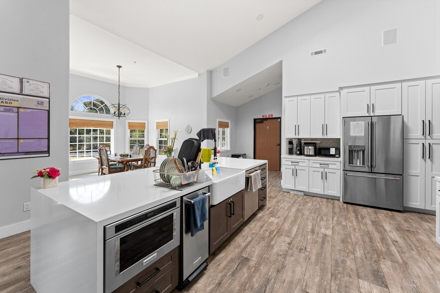 More Photos Of 12908 South Ln, Redlands Healthcare For Sale