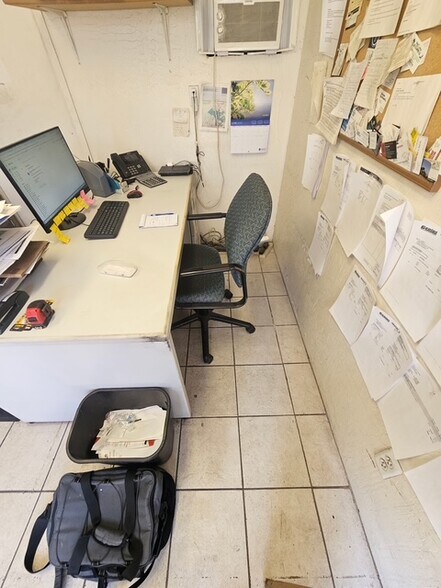 More Photos Of 17630-17638 N 25th Ave, Phoenix Self Storage For Lease