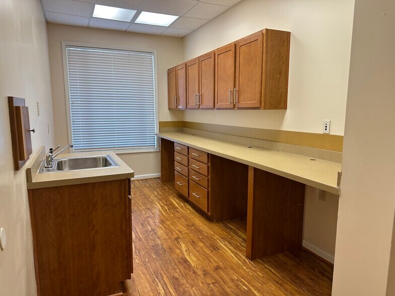 More Photos Of 1255 Commercial Dr SW, Conyers Medical For Sale