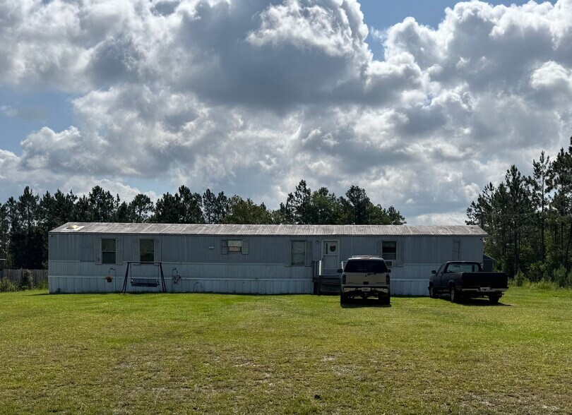 More Photos Of 1940 Danielle Dr, Waycross Apartments For Sale