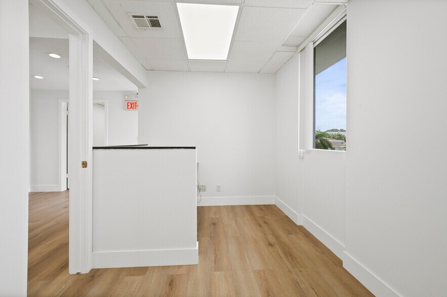 More Photos Of 4322-4334 E Tradewinds Ave, Lauderdale-by-the-Sea Loft Creative Space For Lease