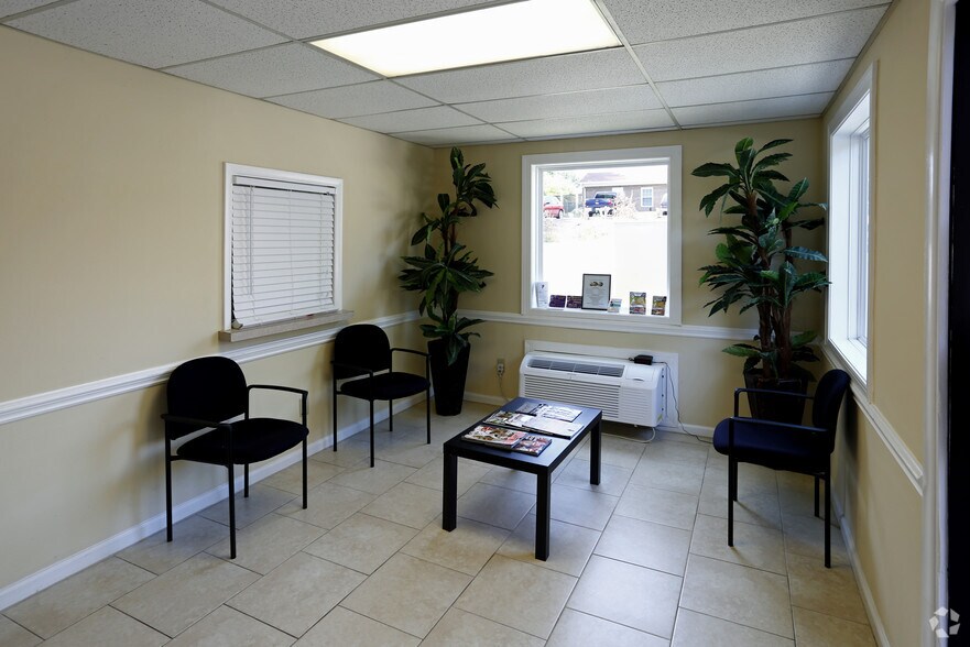 More Photos Of 10617 Kettering Dr, Charlotte Office For Lease