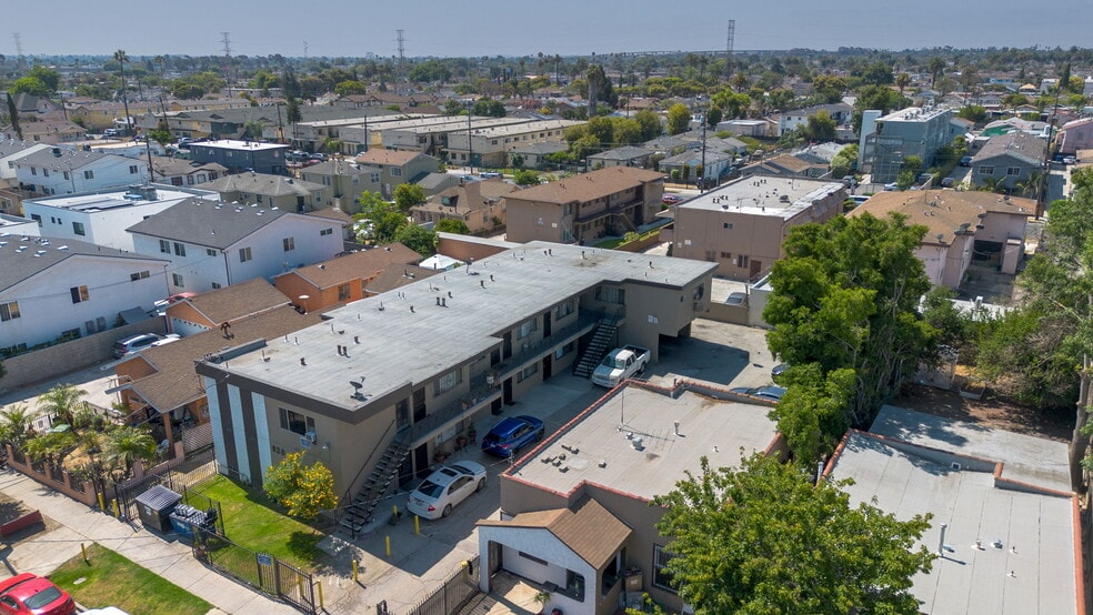 More Photos Of 820 W 95th St, Los Angeles Apartments For Sale