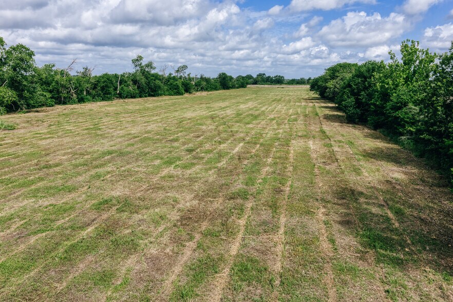 More Photos Of TBD FM 60, Snook Land For Sale