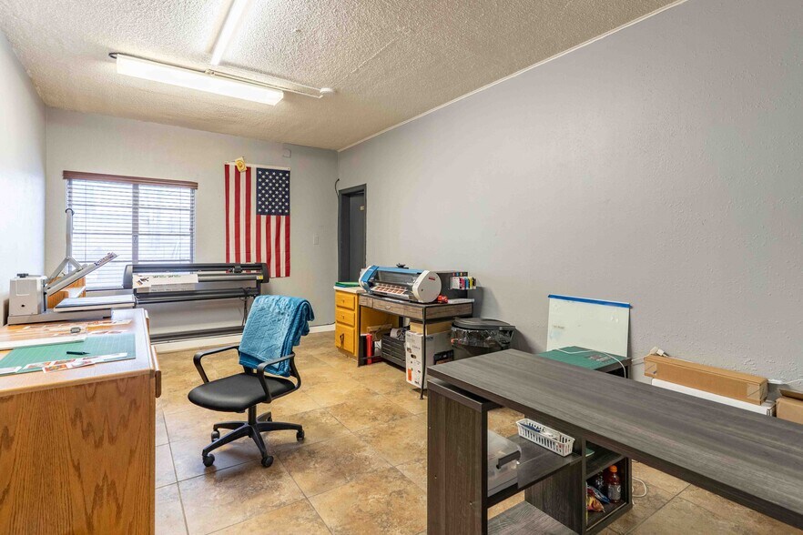 More Photos Of 120 S Commercial Ave, Farmington Office For Sale