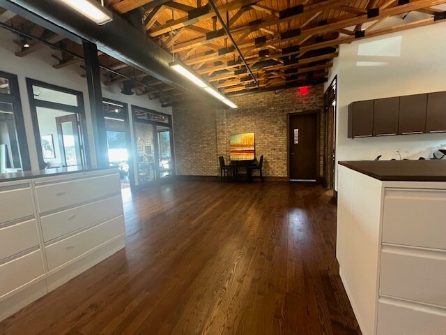 More Photos Of 220 N River St, East Dundee Freestanding For Sale