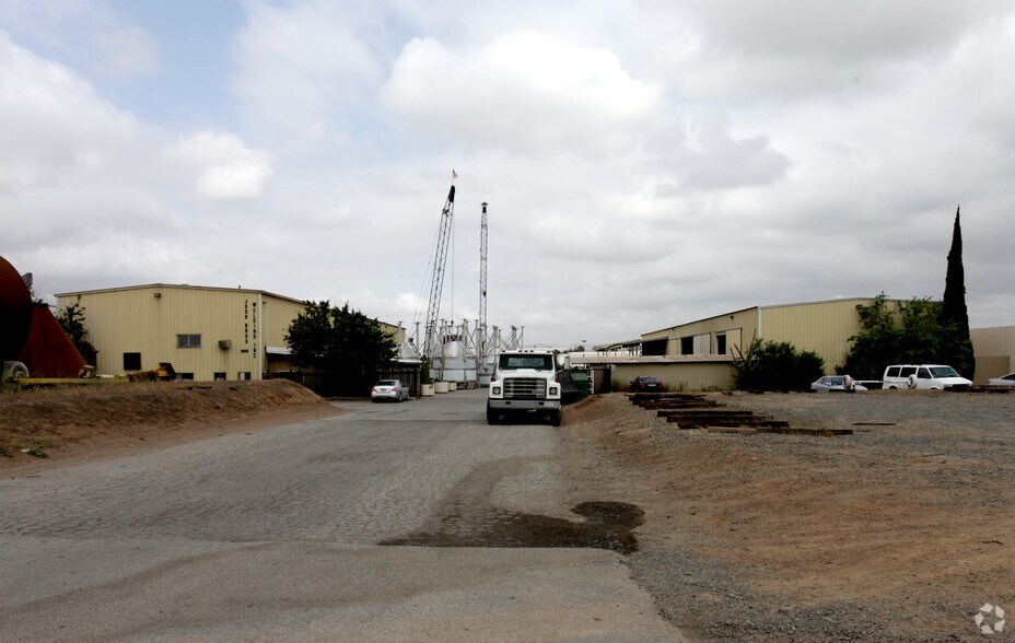 More Photos Of 260 N Smith Ave, Corona Contractor Storage Yard For Sale