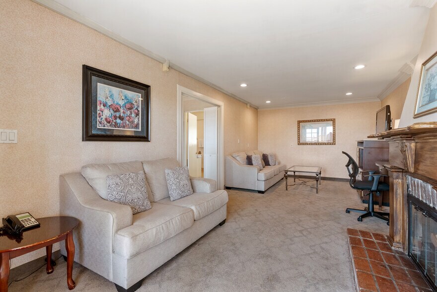 More Photos Of 690-696 S Coast Hwy, Laguna Beach, Laguna Beach Hotel For Sale