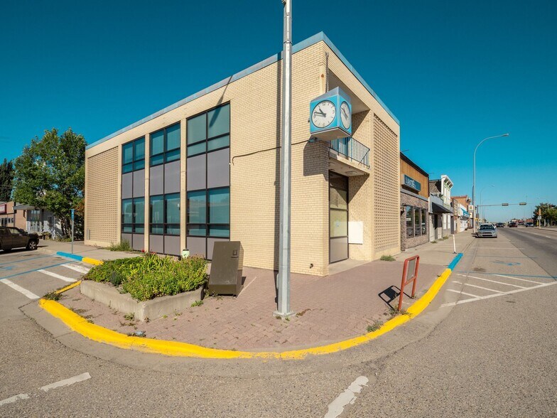 More Photos Of 4901 1 St W, Claresholm Office For Sale