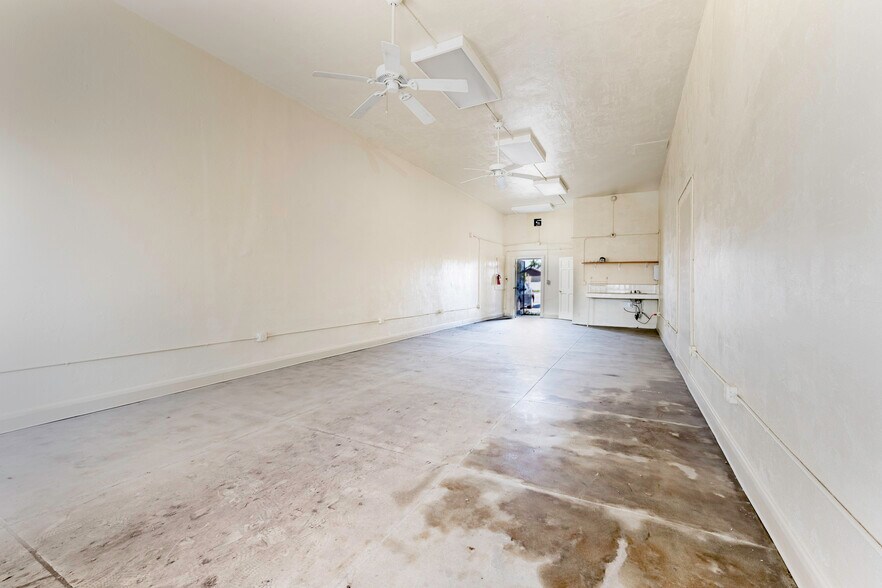 More Photos Of 2313 S Atlantic Blvd, Commerce Freestanding For Lease