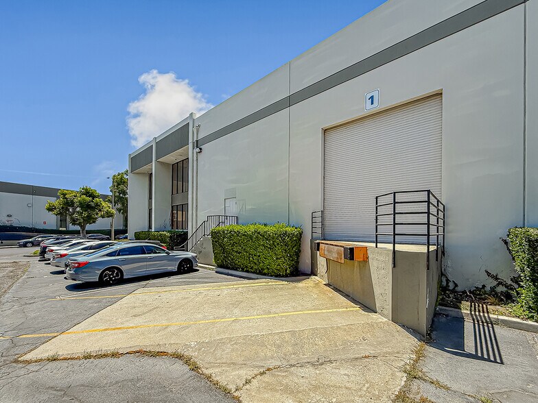 More Photos Of 9420 Chivers Ave, Sun Valley Warehouse For Lease