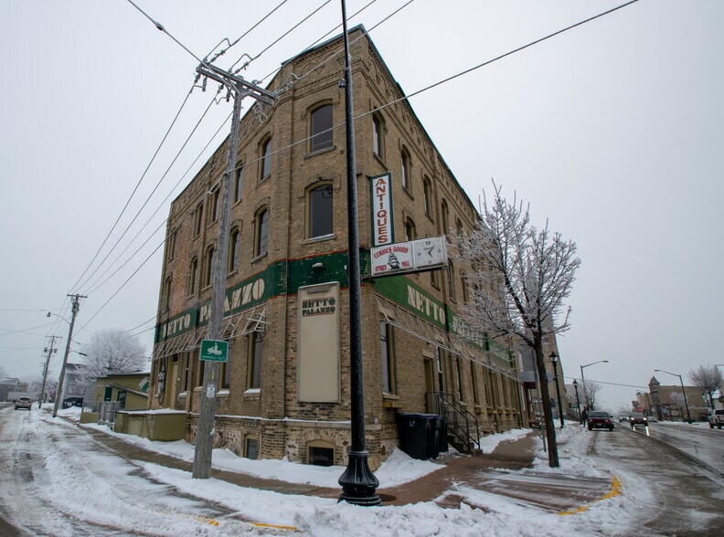 More Photos Of 300 4th St, Algoma Apartments For Sale