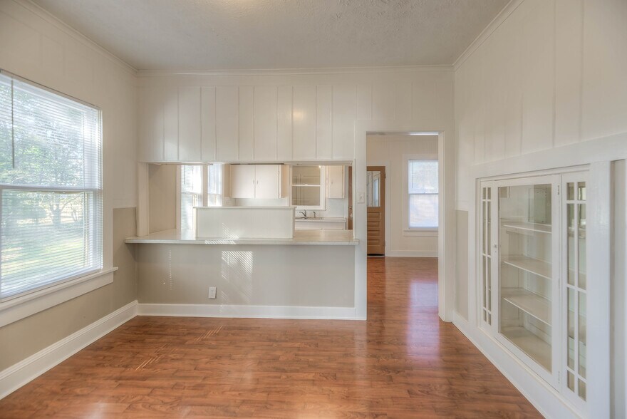 More Photos Of 213 E Feagin St, Livingston Office For Lease