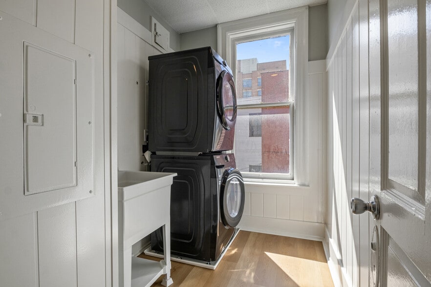 More Photos Of 125 N George St, York Storefront Retail Residential For Lease