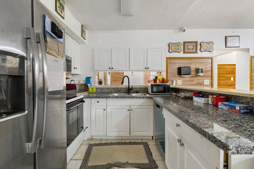 More Photos Of 613 Forest Hills Dr, Brandon Assisted Living For Lease