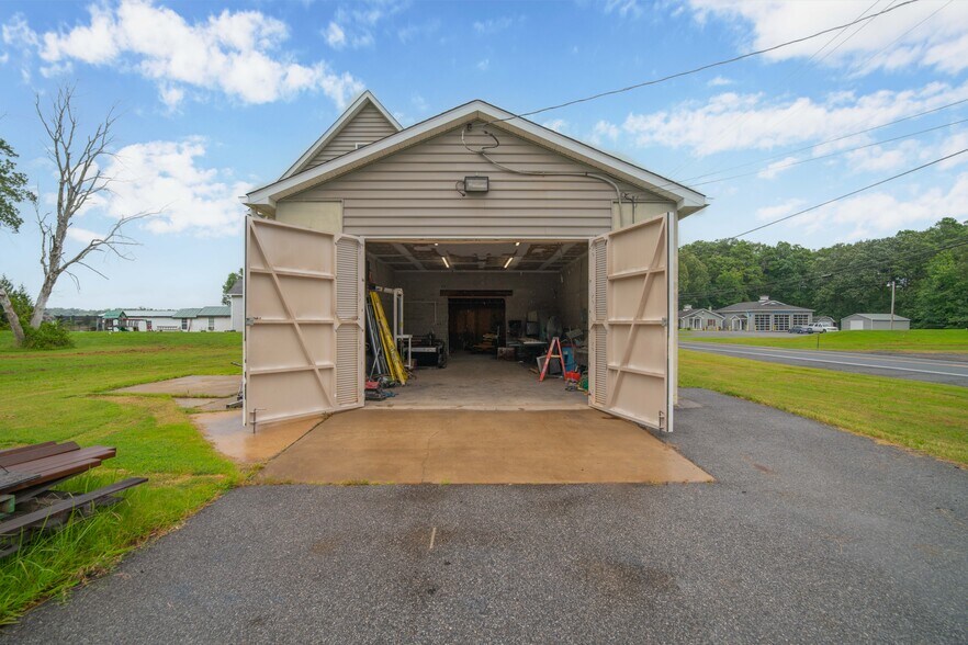 21499 Colton Point Rd, Bushwood, MD 20618 Freestanding For Sale