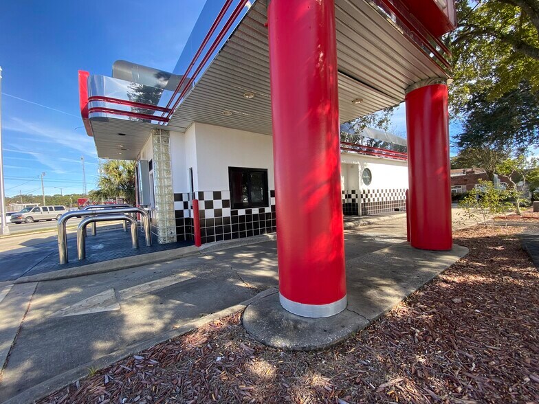 More Photos Of 4200 Barrancas Ave, Pensacola Freestanding For Lease