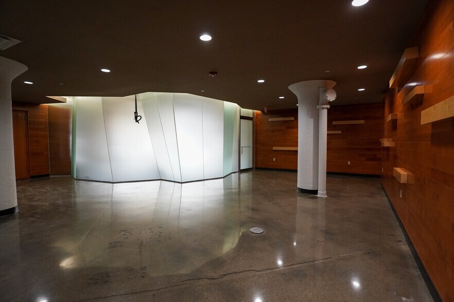 More Photos Of 537 E Pete Rose Way, Cincinnati Office For Lease