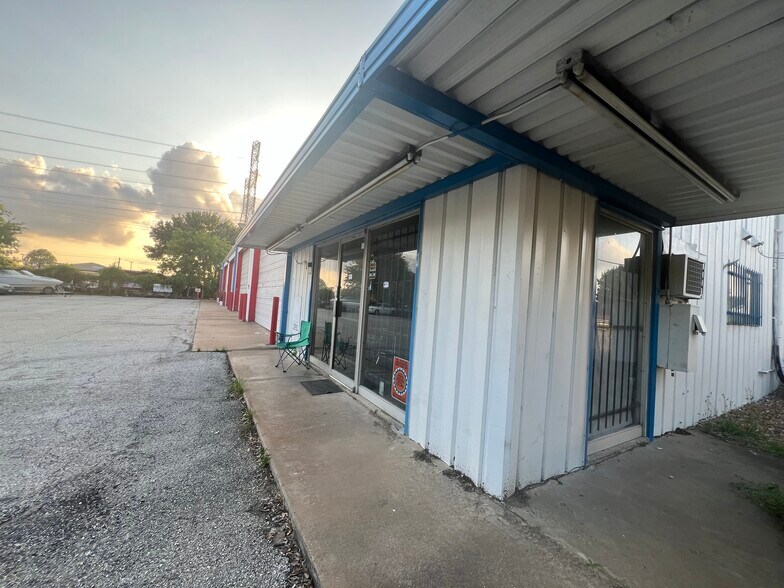 More Photos Of 6730 Wilcrest Dr, Houston Auto Repair For Lease