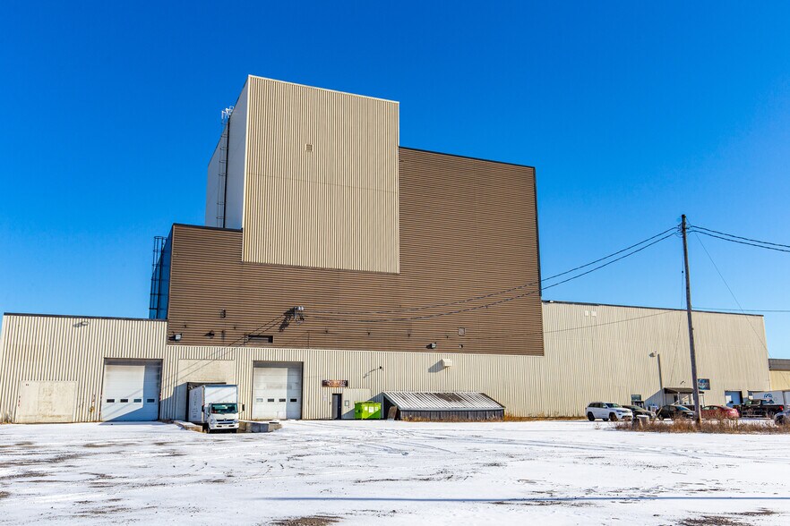 More Photos Of 35-75 Rue De L'acier, Coteau-du-lac Manufacturing For Lease