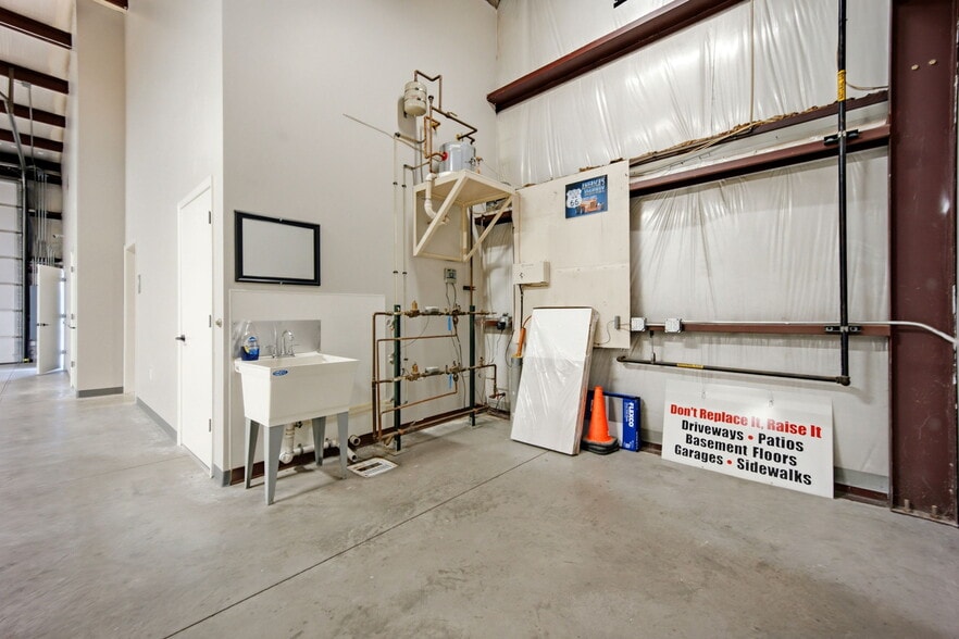 More Photos Of 7315 McClain Pt, Colorado Springs Warehouse For Lease