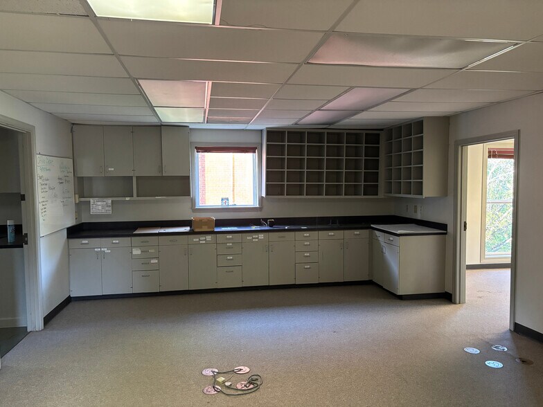 More Photos Of 310 Executive Ct, Little Rock Office For Sale