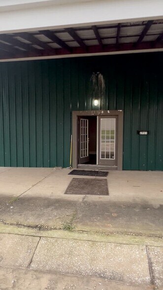 Primary Photo Of 2721 10th St, Northport Warehouse For Lease