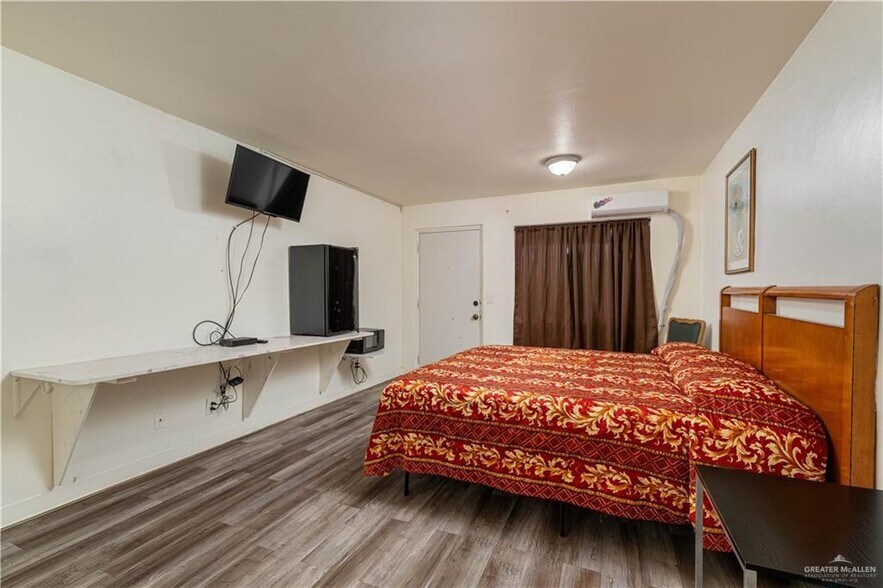 More Photos Of 2418 S Cage Blvd, Pharr Hospitality For Sale