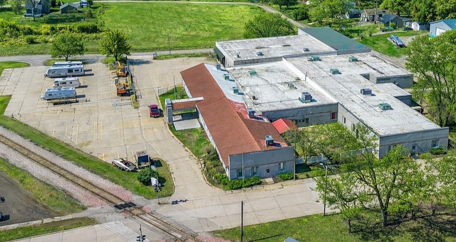 More Photos Of 1017 E 7th St N, Newton Office For Sale